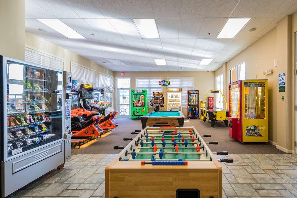 Vacation Village In The Berkshires Hancock Konforlar fotoğraf The game room at the National Museum of Play