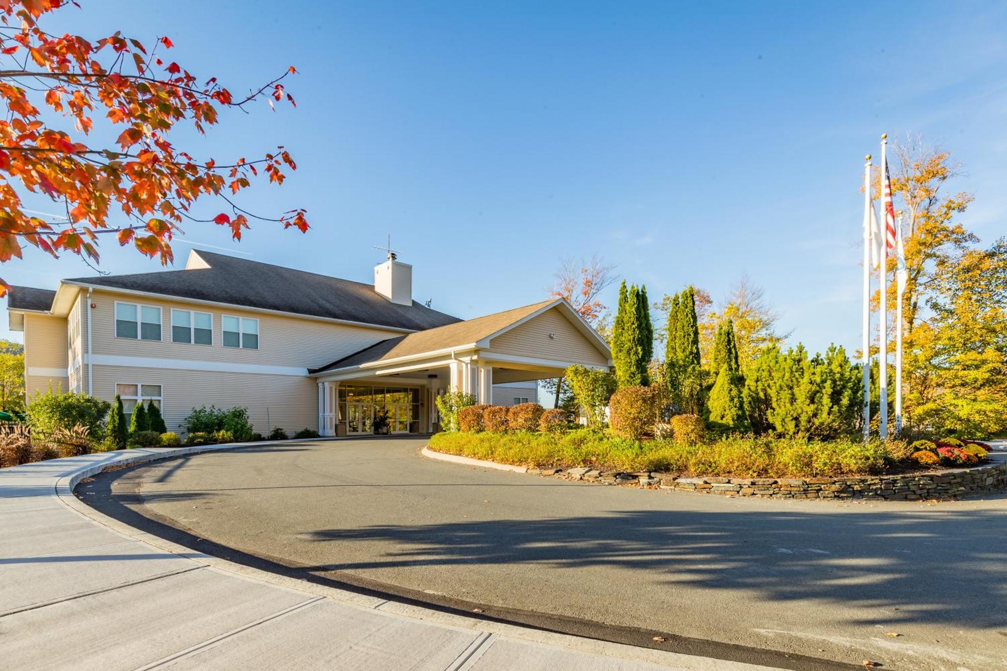 Vacation Village In The Berkshires Hancock Dış mekan fotoğraf The entrance to the Ramada Inn in 2014