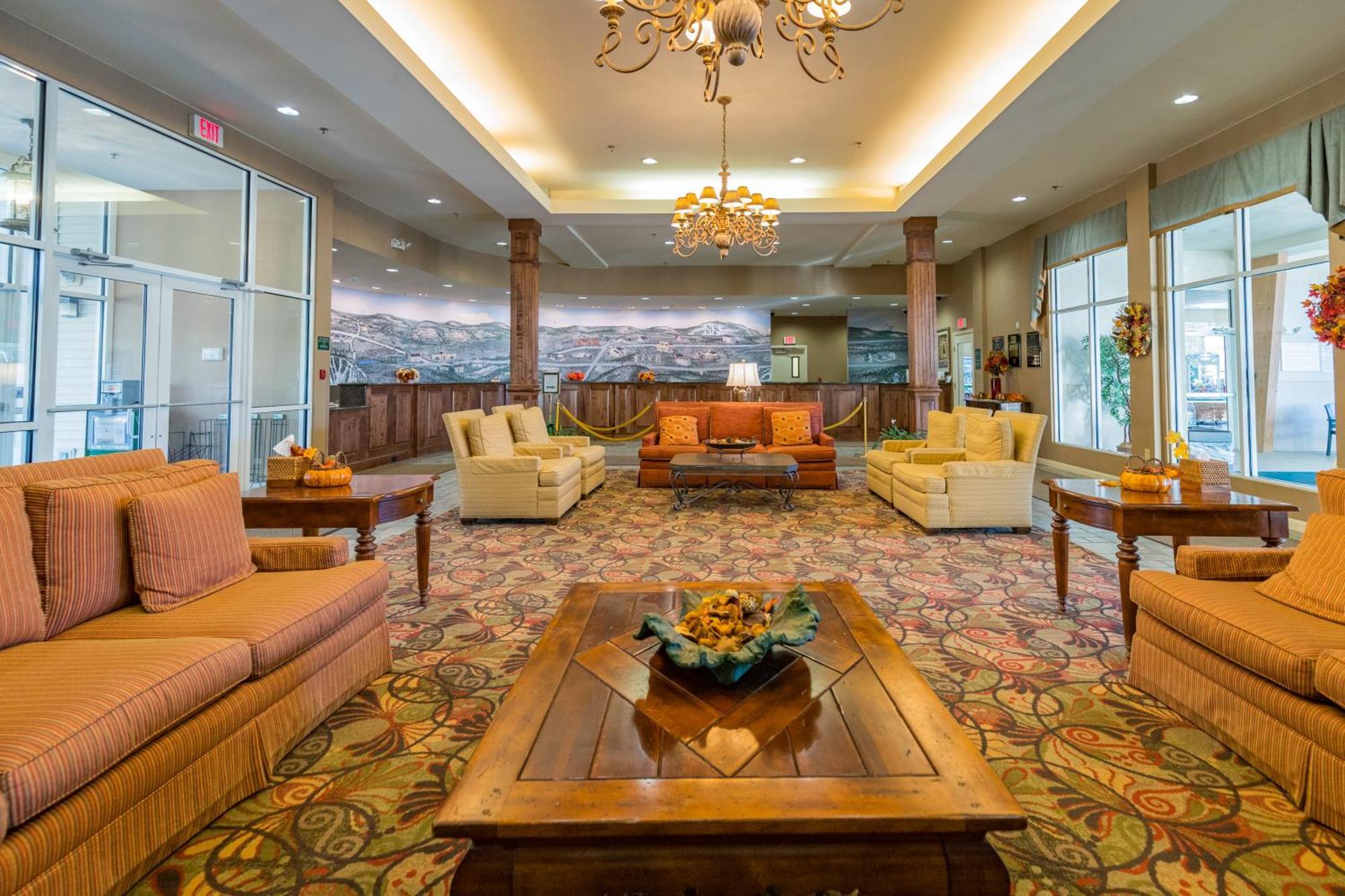 Vacation Village In The Berkshires Hancock Dış mekan fotoğraf The lobby of the Hilton San Diego Bayfront