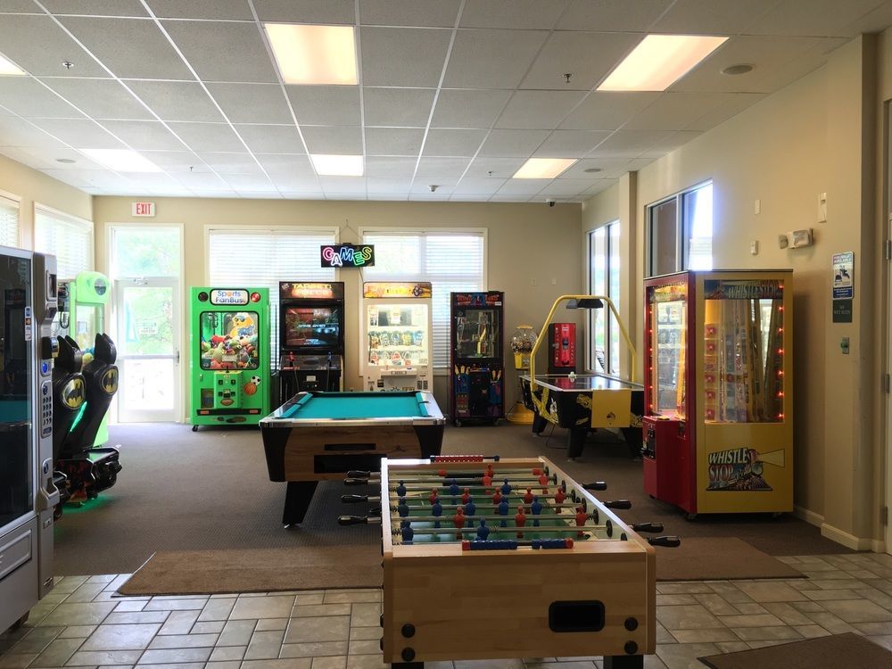 Vacation Village In The Berkshires Hancock Dış mekan fotoğraf The game room at the Student Union