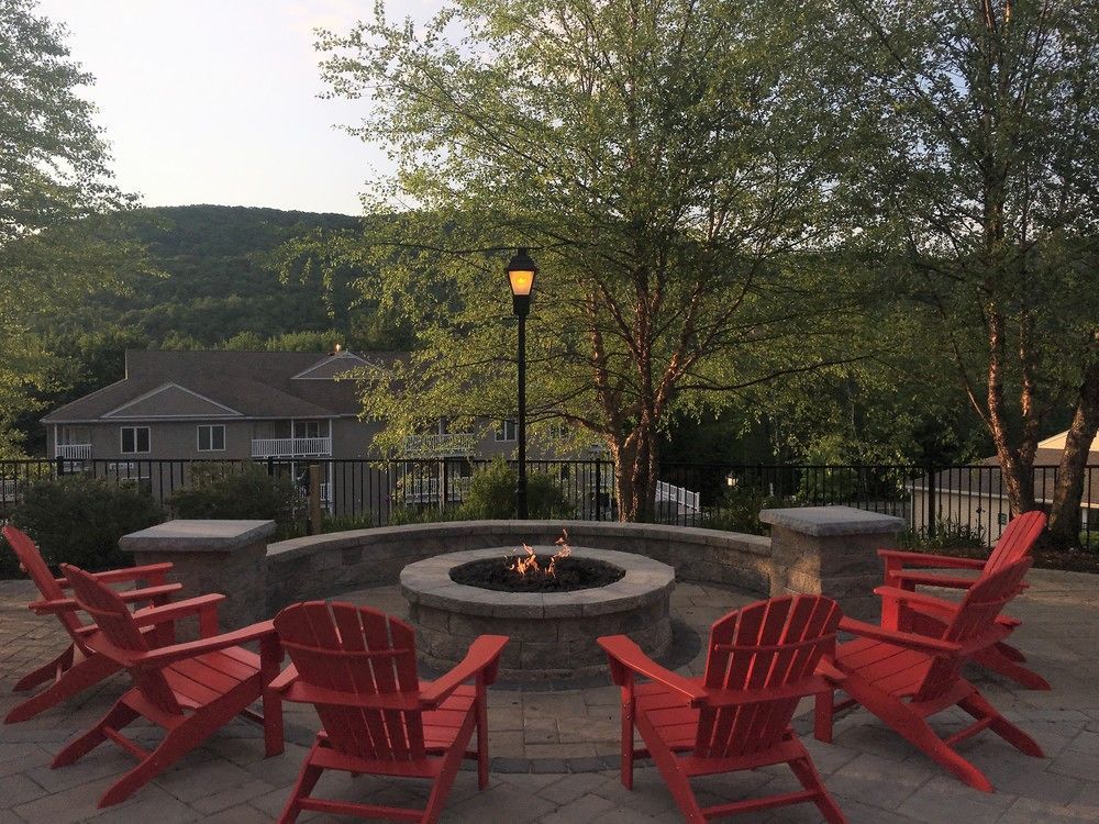 Vacation Village In The Berkshires Hancock Dış mekan fotoğraf The fire pit at the main lodge