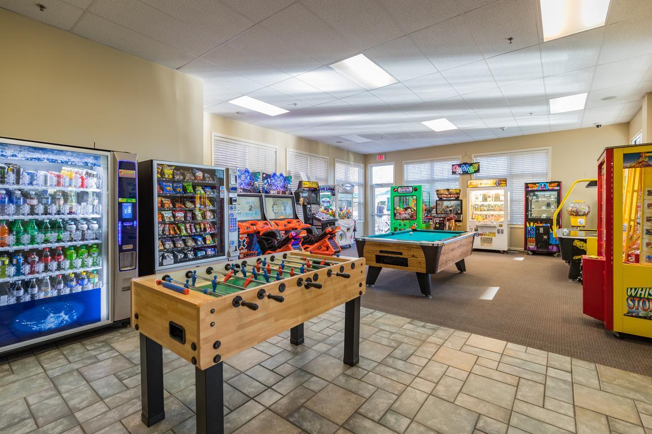 Vacation Village In The Berkshires Hancock Dış mekan fotoğraf The game room at the station
